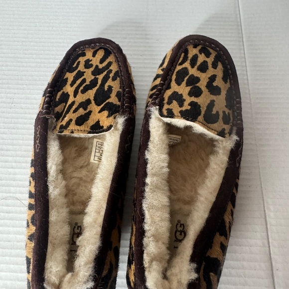 UGG Moccasins Slippers - Picture 5 of 7